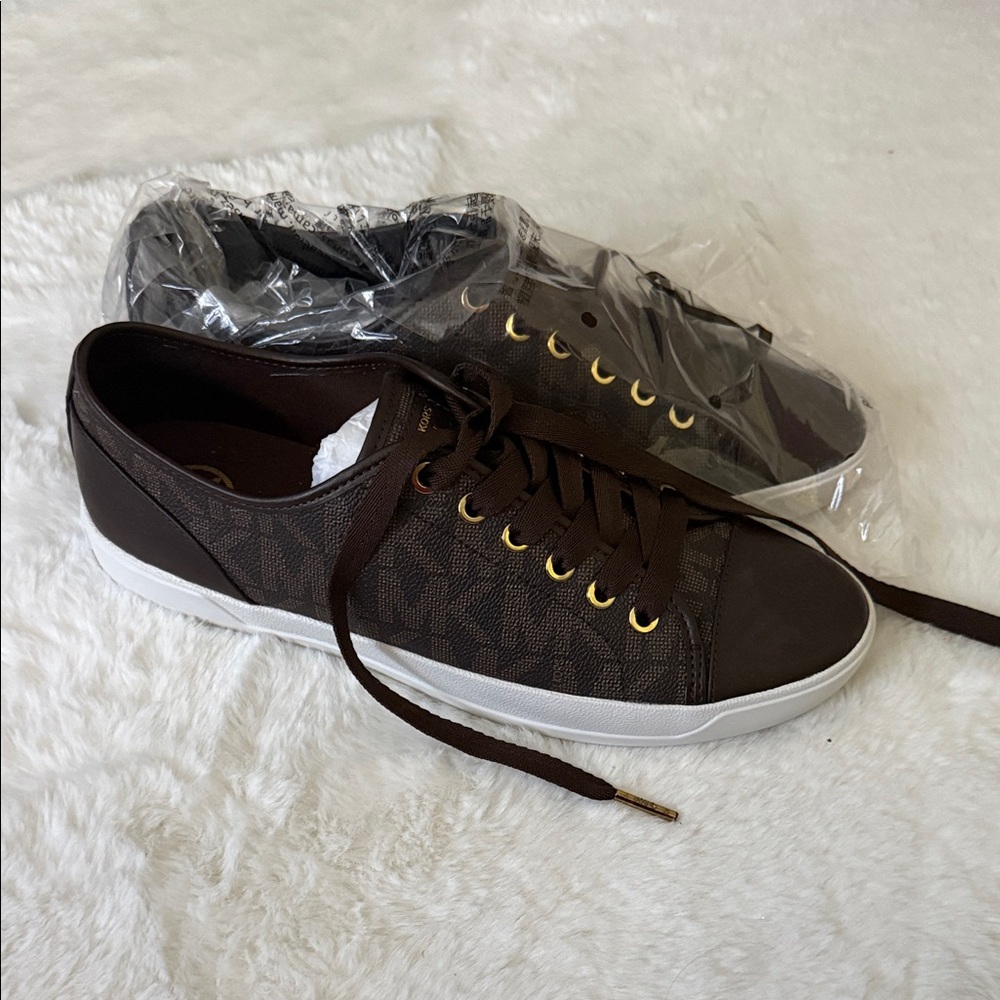 MICHAEL KORS Leather Sneaker